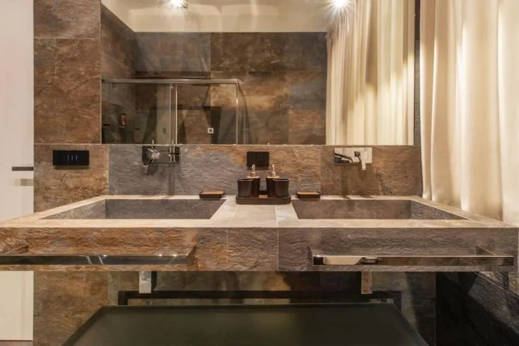 N18 Luxury Boutique Apartment With A Private Pool & Spa Milan