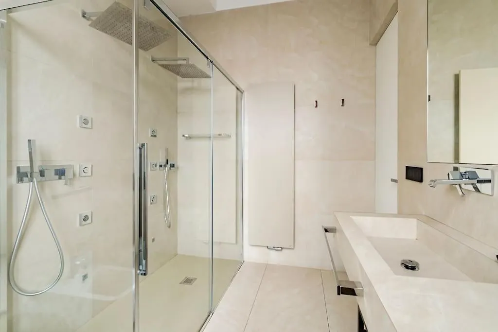 N18 Luxury Boutique Apartment With A Private Pool & Spa Milan