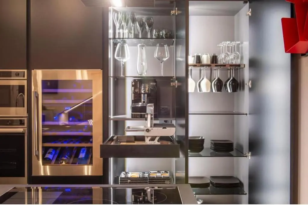N18 Luxury Boutique Apartment With A Private Pool & Spa Milan